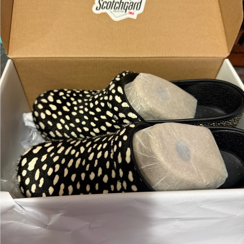 Dansko Black and White Box